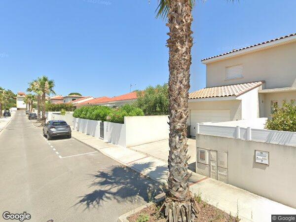 UNE MAISON À USAGE D'HABITATION