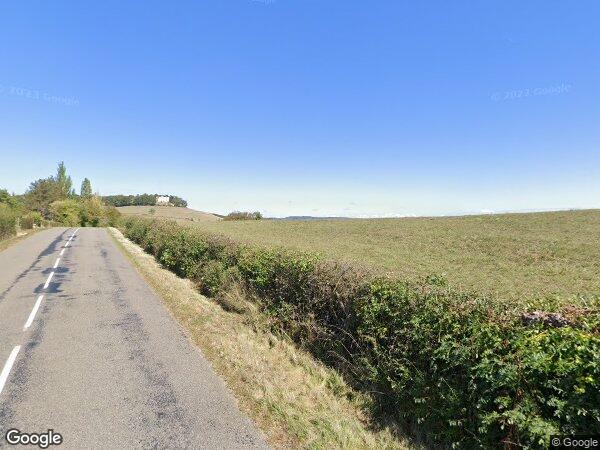 UNE MAISON À USAGE D'HABITATION