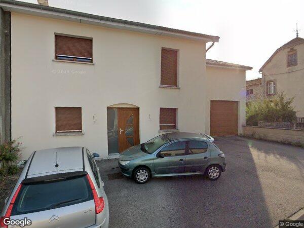 UNE MAISON À USAGE D'HABITATION