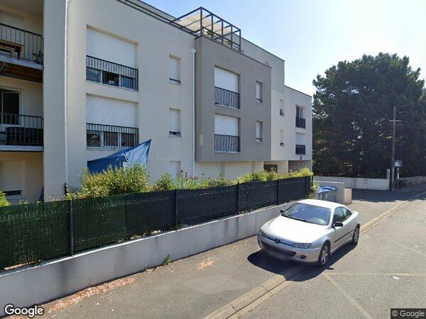 UN APPARTEMENT + PARKINGS