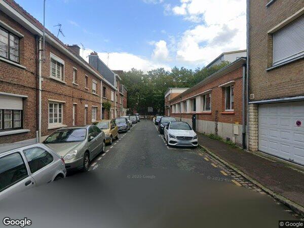 UNE MAISON À USAGE D'HABITATION