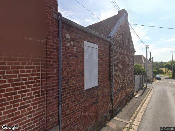 UN IMMEUBLE À USAGE D'HABITATION ET GARAGE