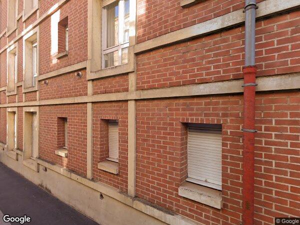 UN APPARTEMENT ET UN GARAGE