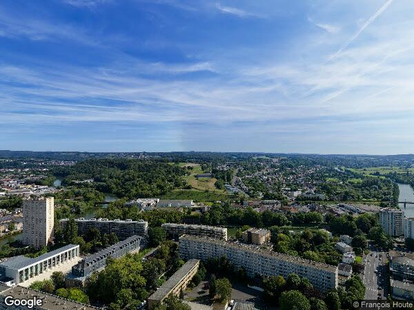 UNE MAISON À USAGE D'HABITATION