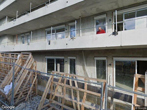 UN EMPLACEMENT DE STATIONNEMENT ABRITÉ