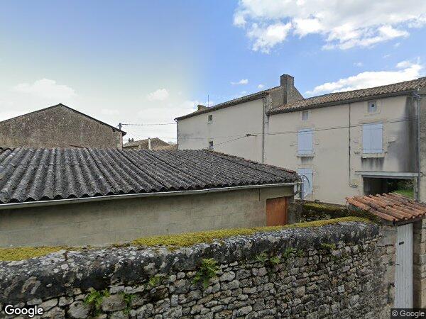 UNE MAISON À USAGE D'HABITATION