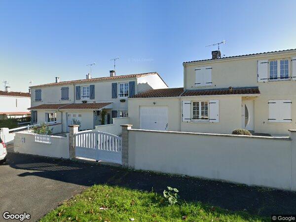 UNE MAISON D'HABITATION MITOYENNE