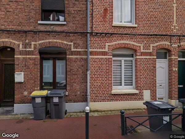 UNE MAISON À USAGE D'HABITATION