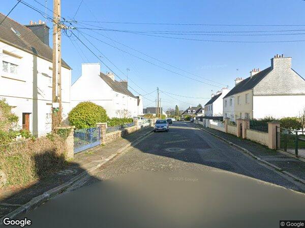 UNE MAISON À USAGE D'HABITATION