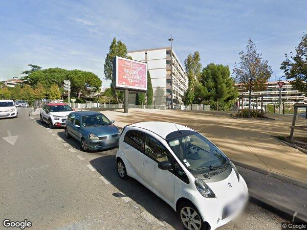 UN APPARTEMENT AVEC UNE CAVE ET UN EMPLACEMENT DE PARKING