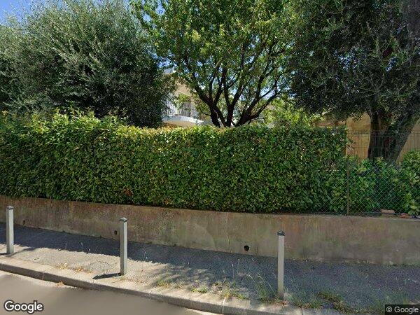 UN  APPARTEMENT, UNE CAVE ET UN GARAGE EXTÉRIEUR