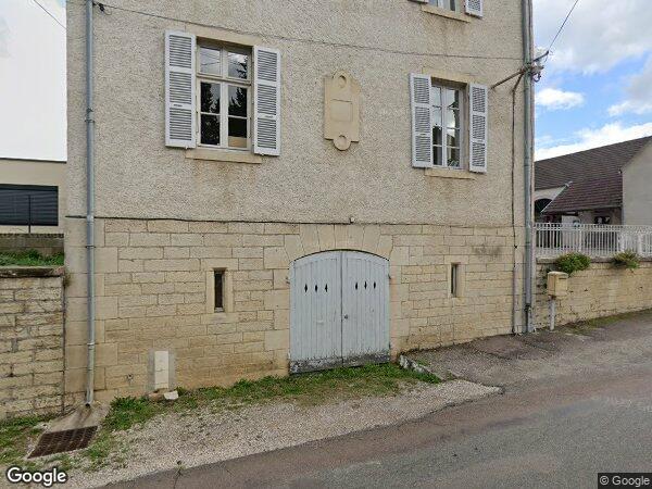 UNE MAISON D'HABITATION