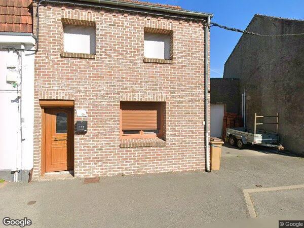 UNE MAISON À USAGE D'HABITATION