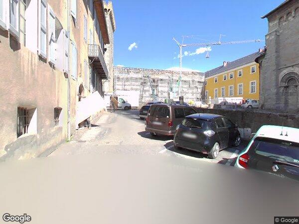 UN APPARTEMENT EN DUPLEX ET UNE PLACE DE STATIONNEMENT 