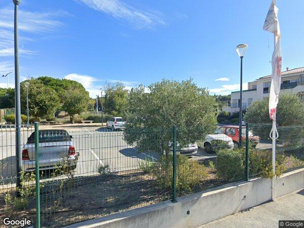 UN LOCAL COMMERCIAL ET 16 EMPLACEMENTS DE PARKING EXTERIEUR