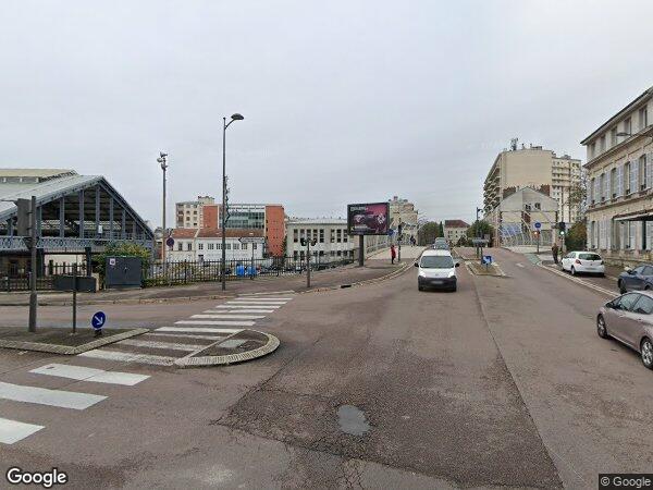 UN APPARTEMENT ET UNE CAVE