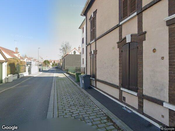 UN IMMEUBLE D'HABITATION