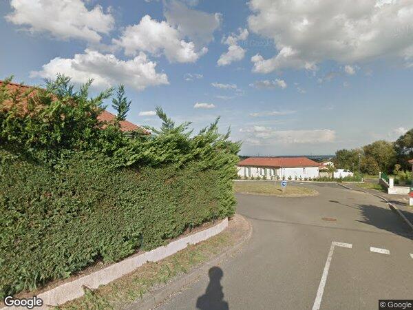 UNE MAISON A USAGE D’HABITATION JUMELÉE