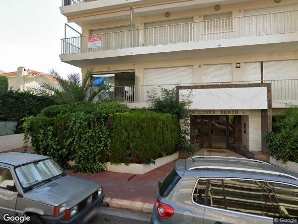 UN APPARTEMENT AVEC DEUX EMPLACEMENTS DE PARKING ET DEUX CAVES