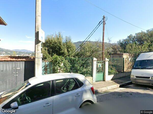 UN LOCAL A USAGE DE GARAGE