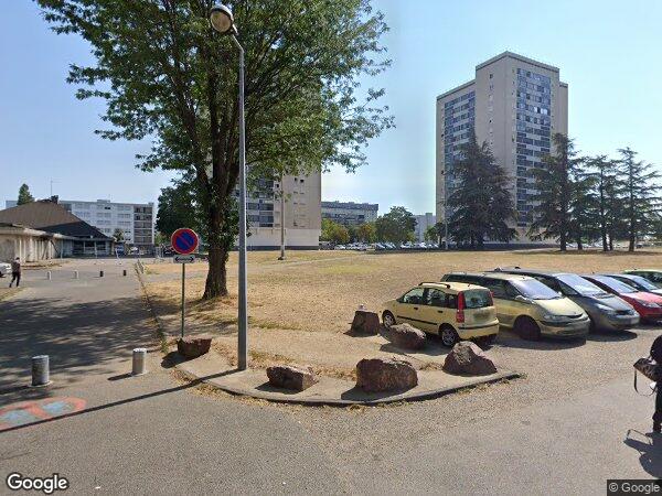 UN APPARTEMENT DU TYPE F4