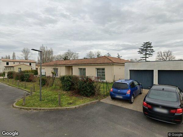 UNE MAISON À USAGE D'HABITATION