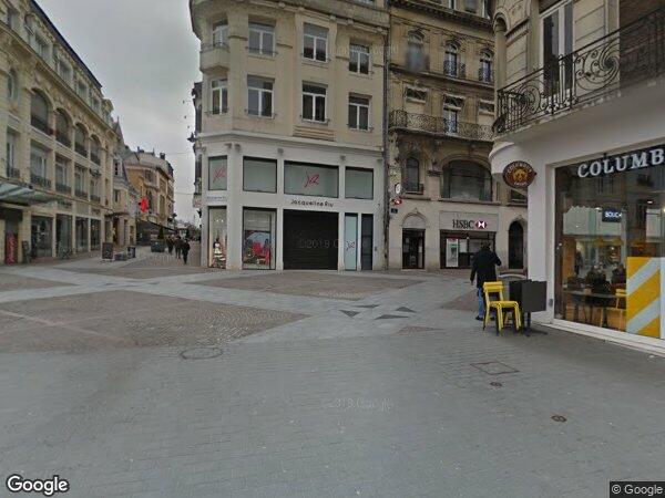 UN APPARTEMENT AVEC UN GRENIER ET DEUX CAVES