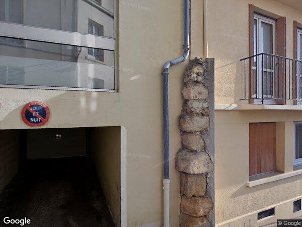 UN STUDIO, UN GRENIER ET UN CABANON