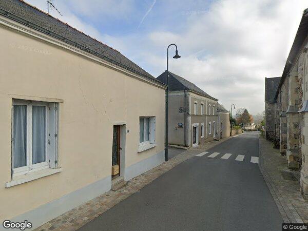 UNE BÂTISSE EN PIERRES