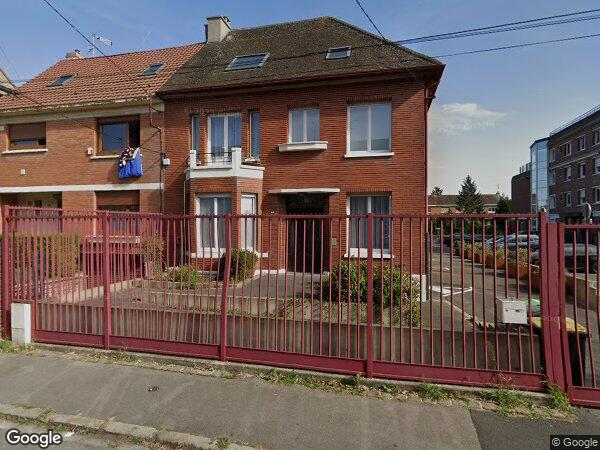 UNE MAISON À USAGE D'HABITATION