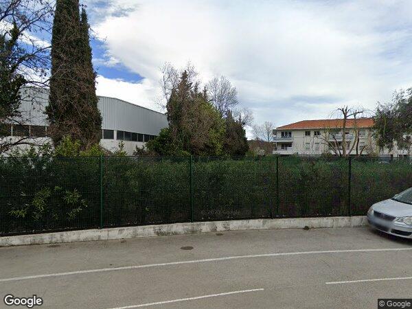 UNE MAISON À USAGE D'HABITATION DE TYPE T5