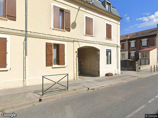 UN APPARTEMENT EN DUPLEX AVEC UNE CAVE