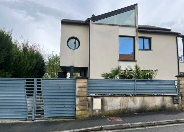  PAVILLON DE 121,28 M² 