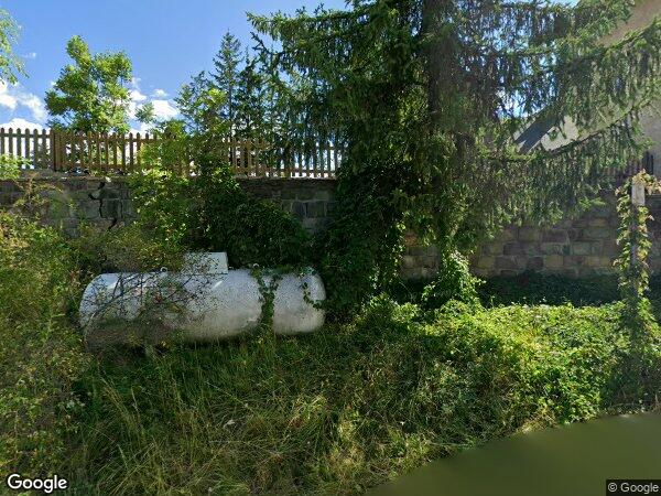 DEUX BÂTIMENTS ACCOLÉS