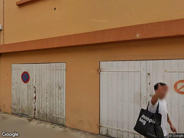 DEUX APPARTEMENTS ET UN LOCAL