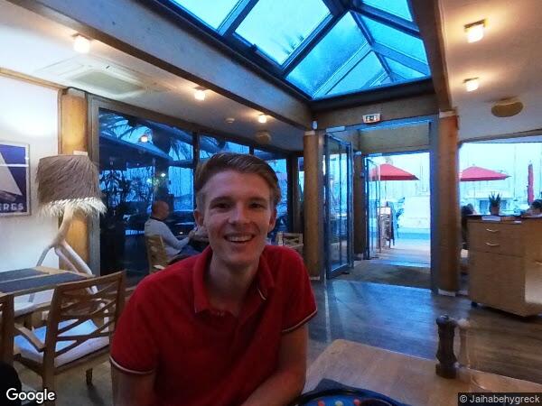 UN LOCAL COMMERCIAL ET DEUX EMPLACEMENTS DE PARKING