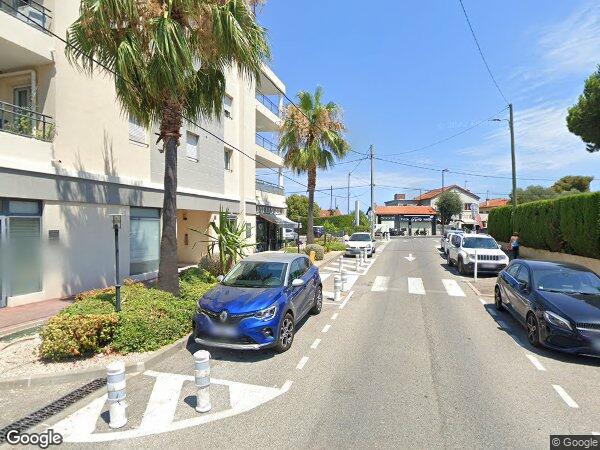 UN APPARTEMENT - UN EMPLACEMENT DE VOITURE EXTERIEUR ET UNE CAVE 