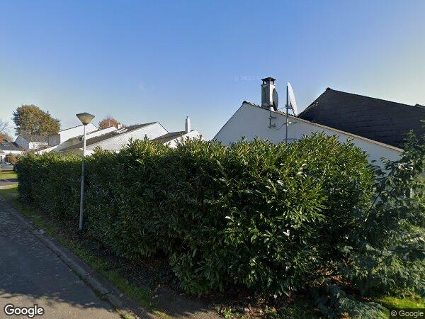 UNE MAISON D'HABITATION AVEC GARAGE