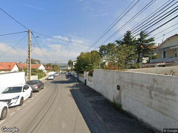 UNE MAISON À USAGE D'HABITATION