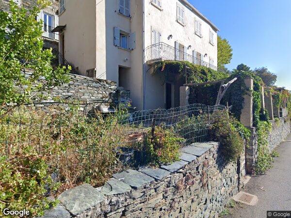 UN APPARTEMENT ET UNE PLACE DE PARKING