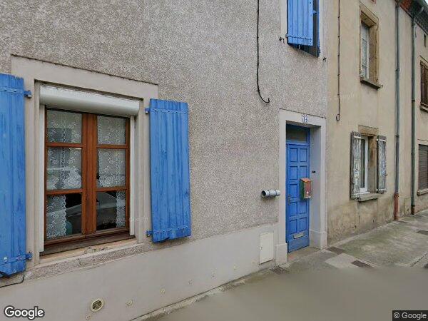 UNE MAISON À USAGE D'HABITATION