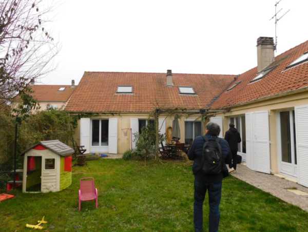 UNE MAISON À USAGE D'HABITATION