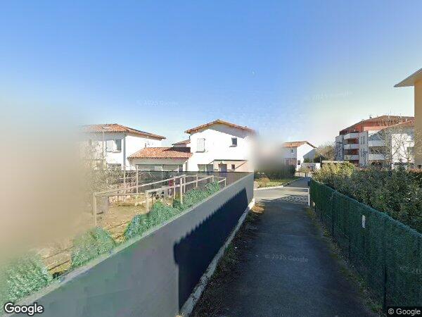 UNE MAISON À USAGE D'HABITATION