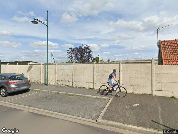 UN APPARTEMENT ET UN EMPLACEMENT E PARKING