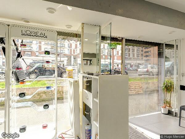 UN APPARTEMENT AVEC UNE CAVE ET UN EMPLACEMENT DE STATIONNEMENT