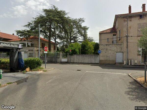 UN LOCAL À USAGE COMMERCIAL