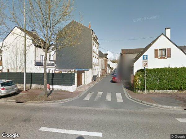 UN ENSEMBLE DE SEPT GARAGES