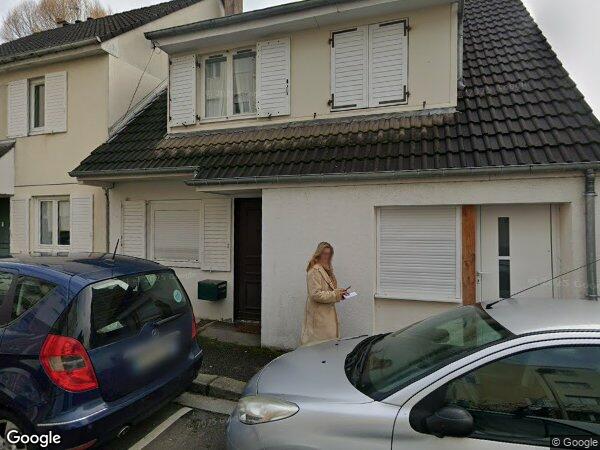 UN ENSEMBLE DE CINQ GARAGES