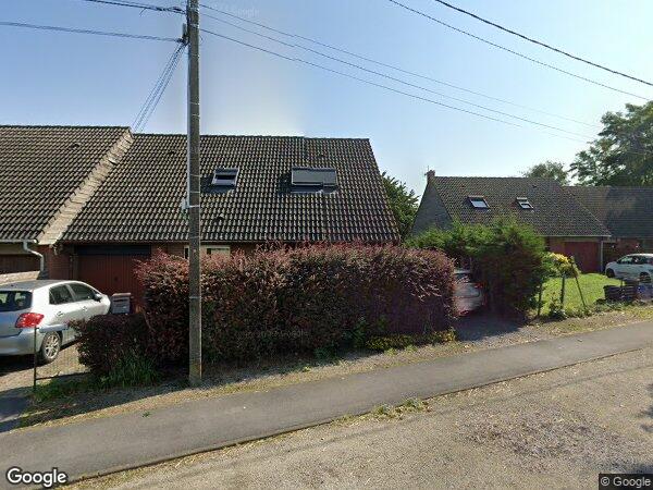 UNE MAISON À USAGE D'HABITATION