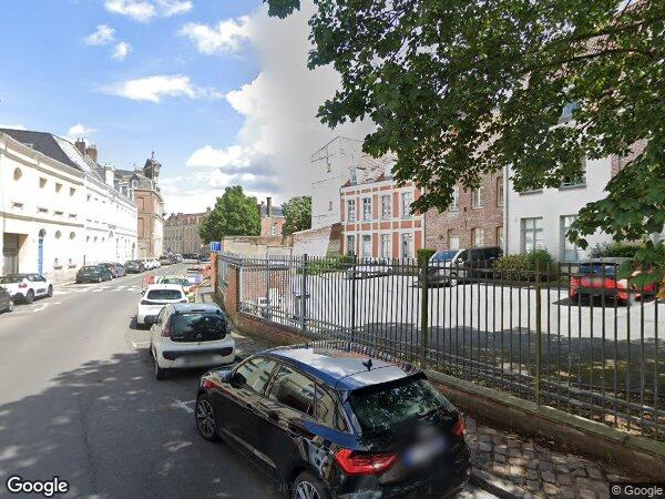 UNE MAISON À USAGE D'HABITATION